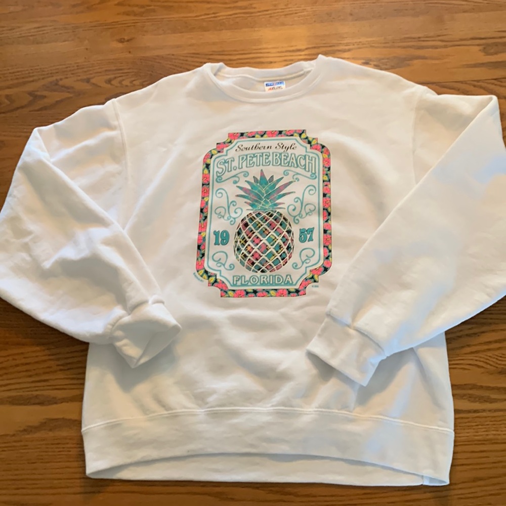Women’s medium crew neck